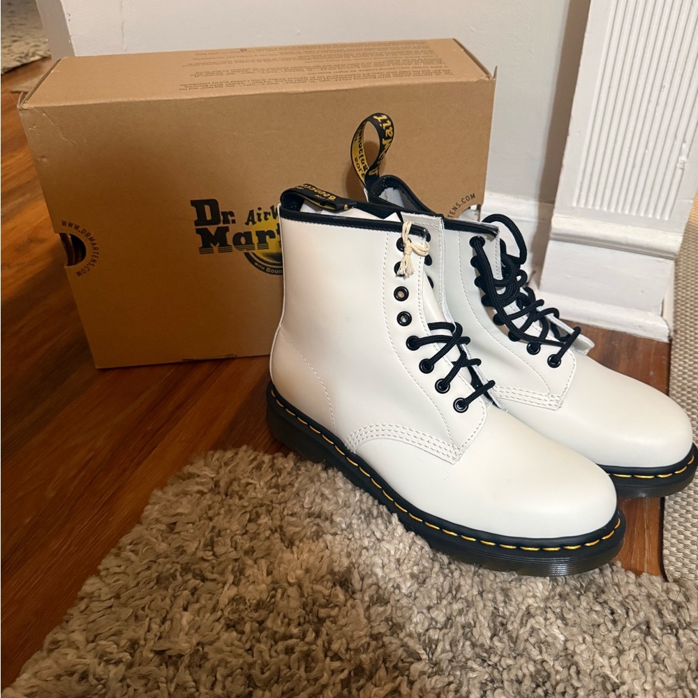 NIB Dr. Martens 1460 White Smooth Leather Lace Up Boot